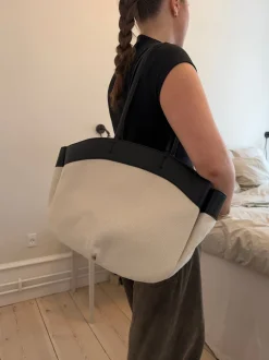 Dehli skuldertaske - Off white/sort