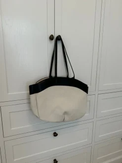 Dehli skuldertaske - Off white/sort