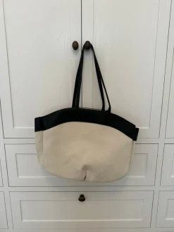 Dehli skuldertaske - Off white/sort