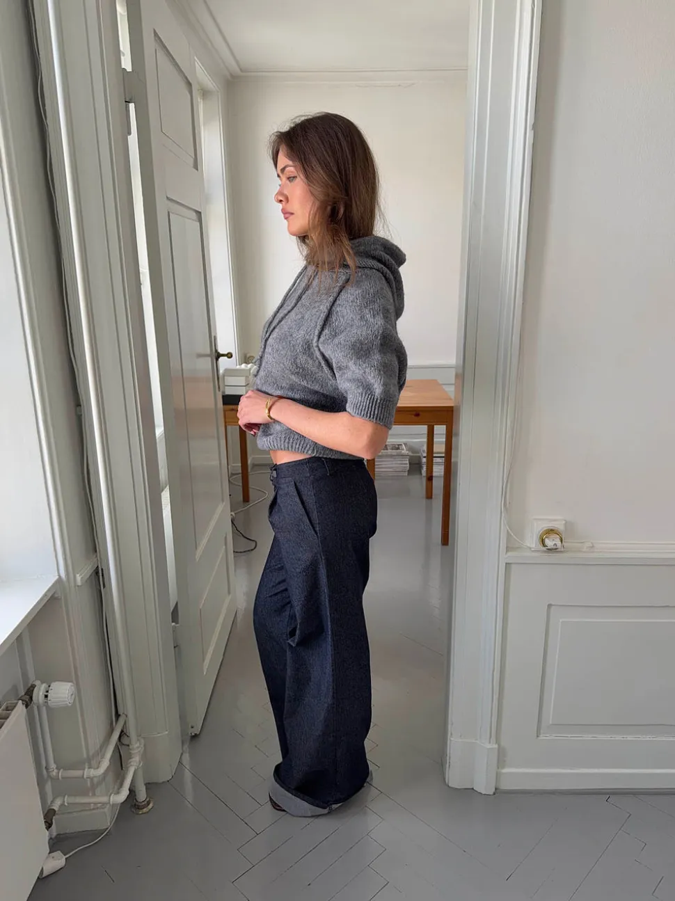 Demi jeans med opsmøg - Mørk denim