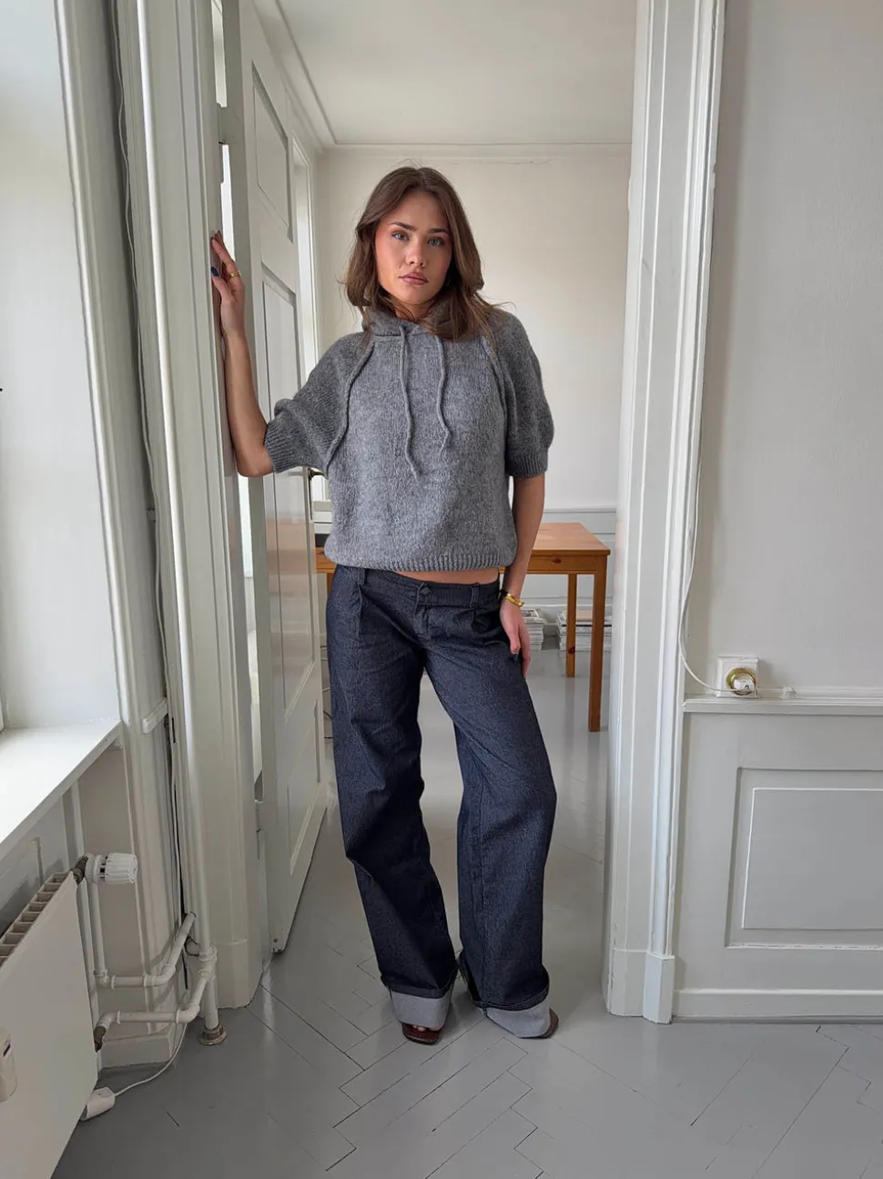 Demi jeans med opsmøg - Mørk denim