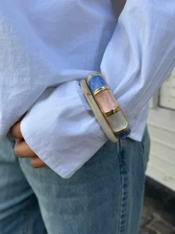 Ebony armbånd med striber - Blå/lyserød/hvid/guld