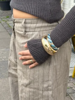 Eivora armbånd med striber - Blå nuancer/guld