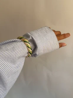 Eivora armbånd med striber - Grøn/hvid/guld