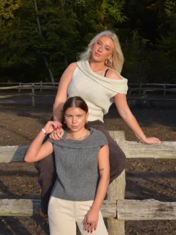 Elinor off shoulder strikvest - Grå