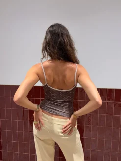 Esmaralda top med polkaprikker - Brun/beige