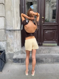 Filippa shorts med spænde - Lys gul
