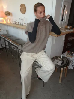 Fiona vest med høj hals - Beige