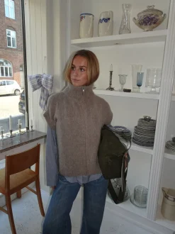 Fiona vest med høj hals - Beige