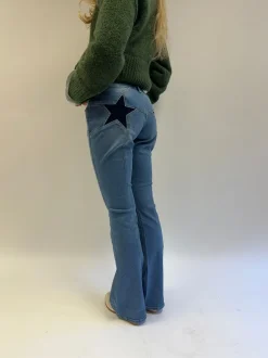 Flared star jeans med navy stjerne - Lys denim