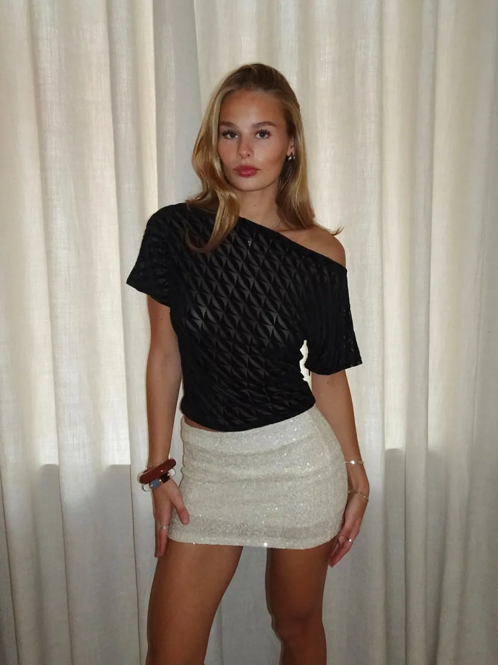Florine top med mønster i mesh - Sort