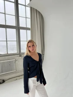 Freja satinbluse - Mørk navy