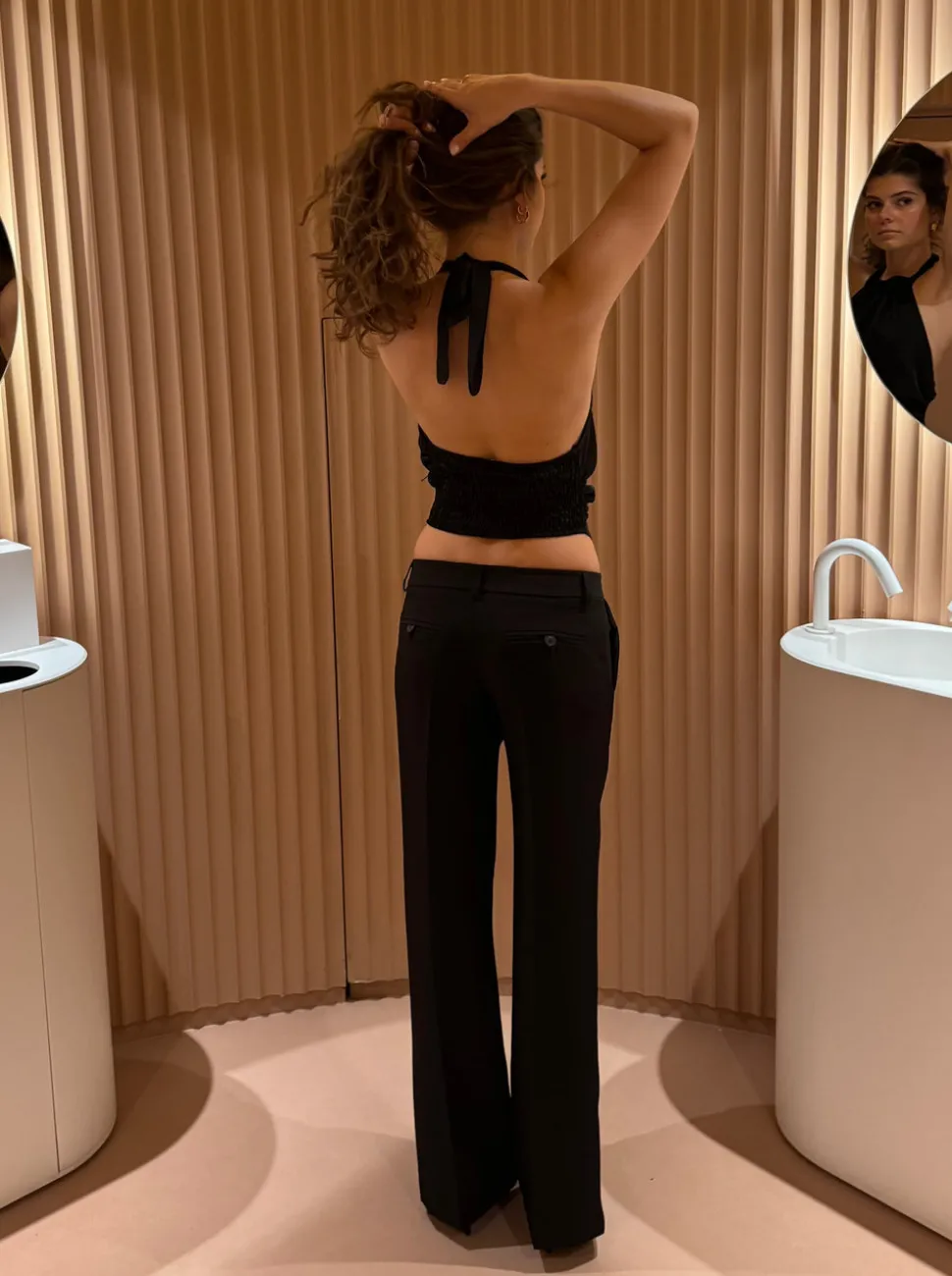 Frida halterneck top med åben ryg - Sort