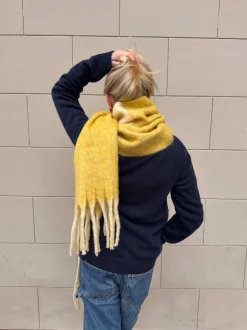 Gale tørklæde - Gul/off white