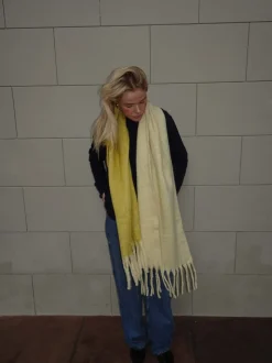 Gale tørklæde - Gul/off white