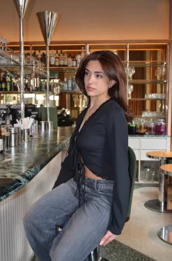 Giorgia satinbluse med bindebånd - Sort
