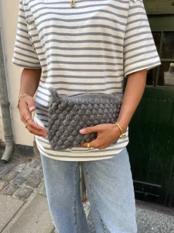 Hæklet clutch - Mørk grå