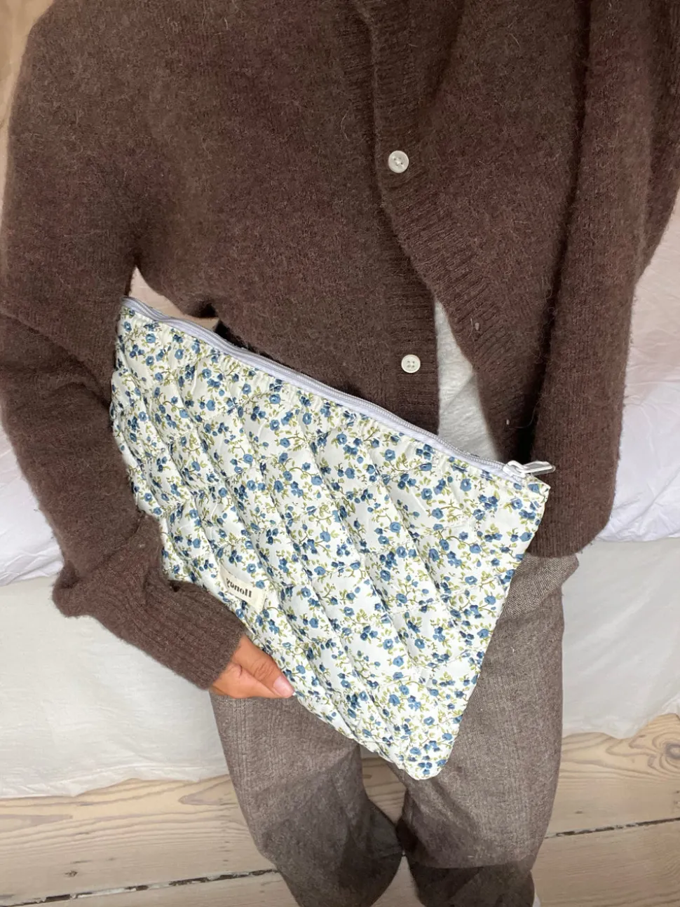 Honey computer sleeve - Hvid med blå blomster