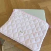 Honey computer sleeve - Lyserød med broderet hjerter