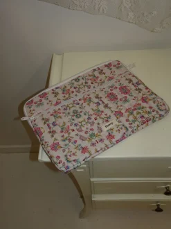 Honey computer sleeve - Off white med blomster