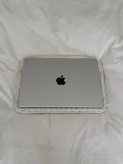 Honey computer sleeve - Off white med små lyserøde blomster