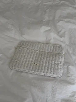 Honey computer sleeve - Off white med små lyserøde blomster