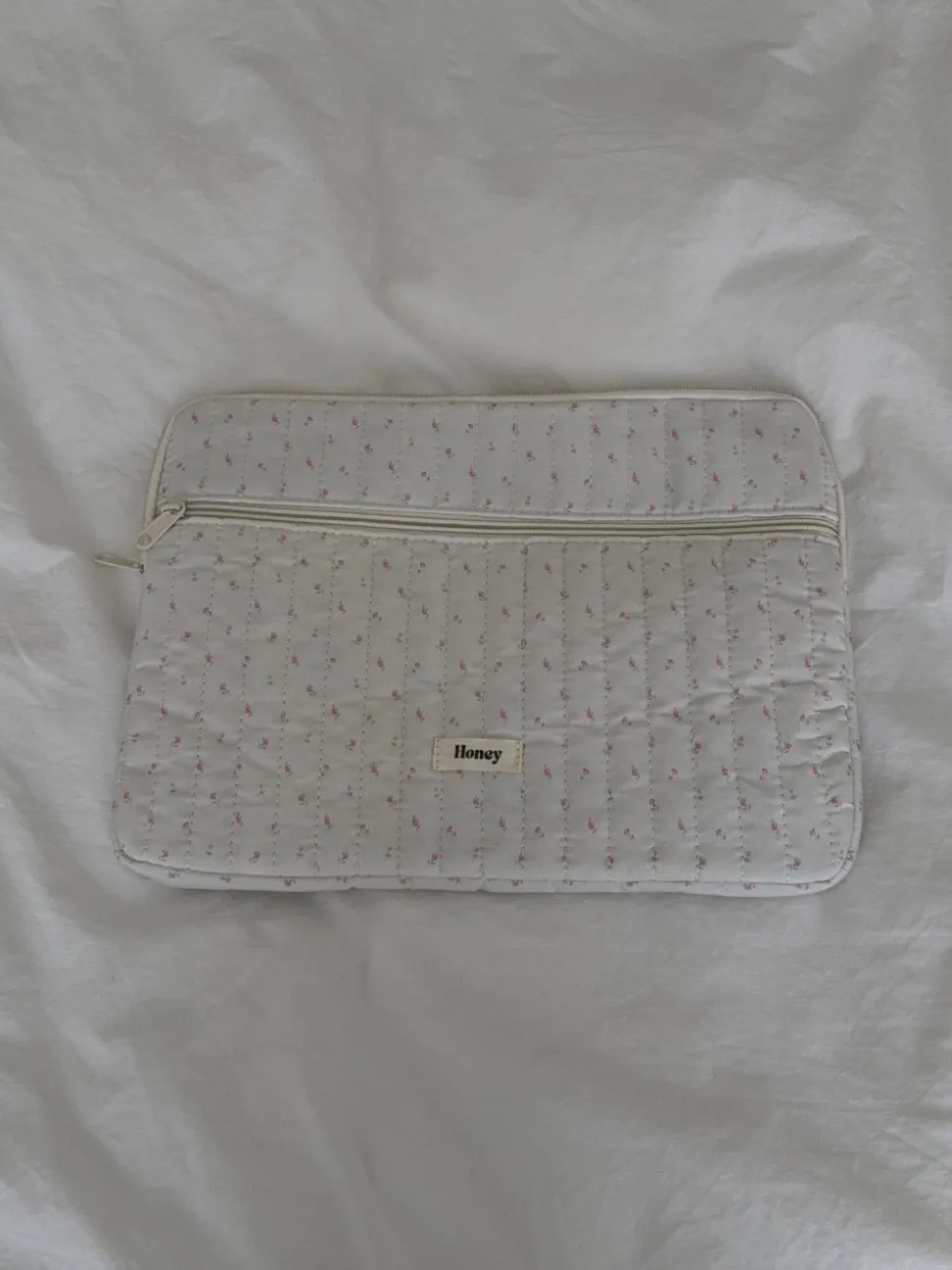 Honey computer sleeve - Off white med små lyserøde blomster