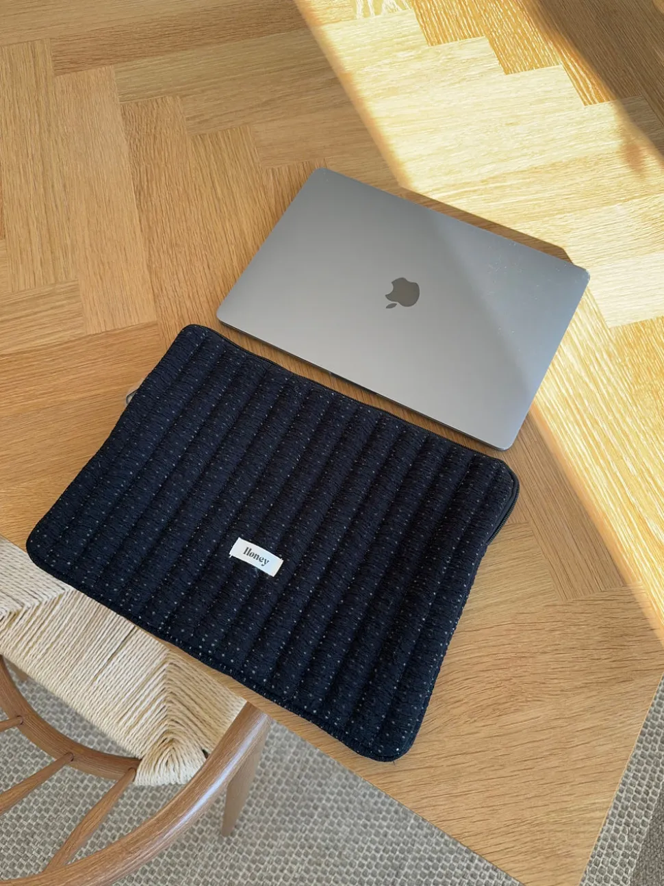 Honey computer sleeve - Sort med hvide prikker