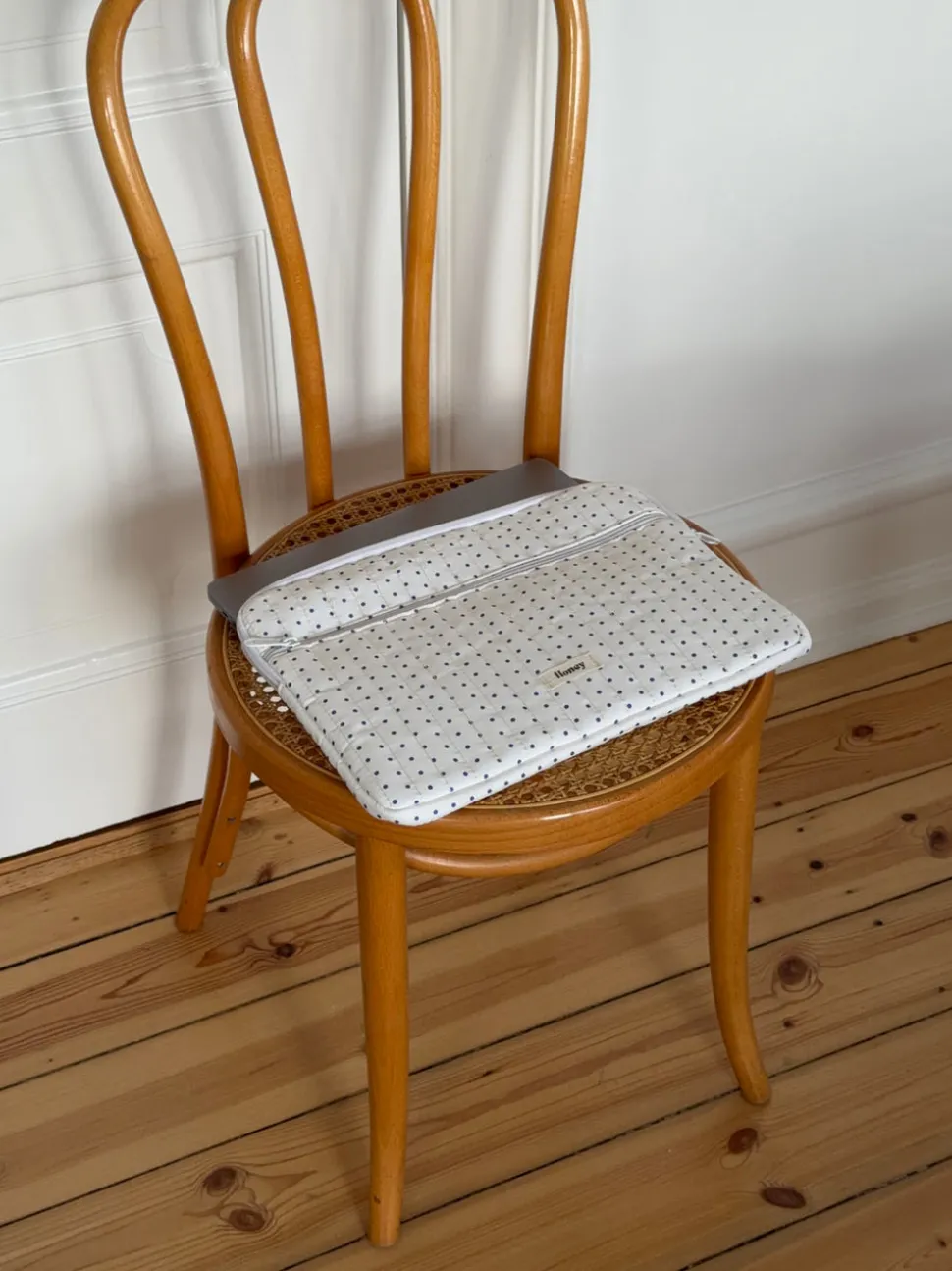 Honey computer sleeve med prikker - Hvid/blå