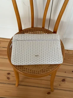 Honey computer sleeve med prikker - Hvid/blå