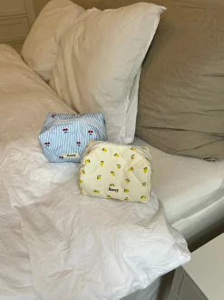 Honey lille toilettaske - Lys gul med citroner