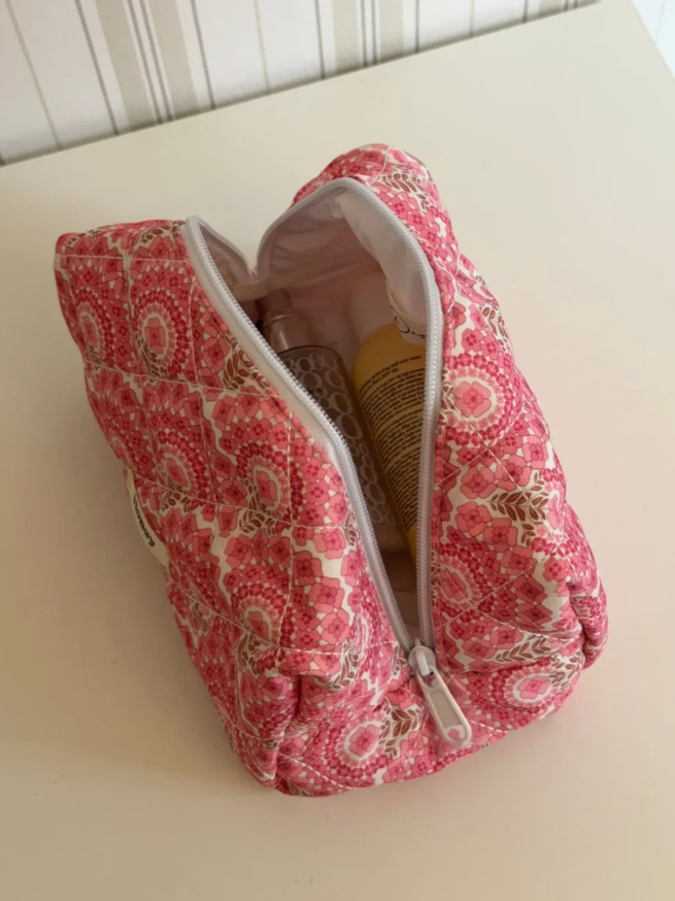 Honey lille toilettaske med blomster - Pink