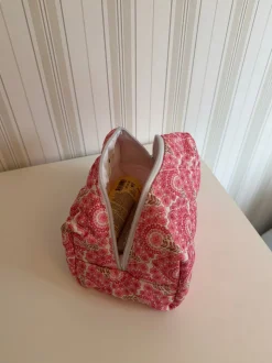 Honey lille toilettaske med blomster - Pink
