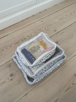 Honey packing cubes - Hvid med blå blomster
