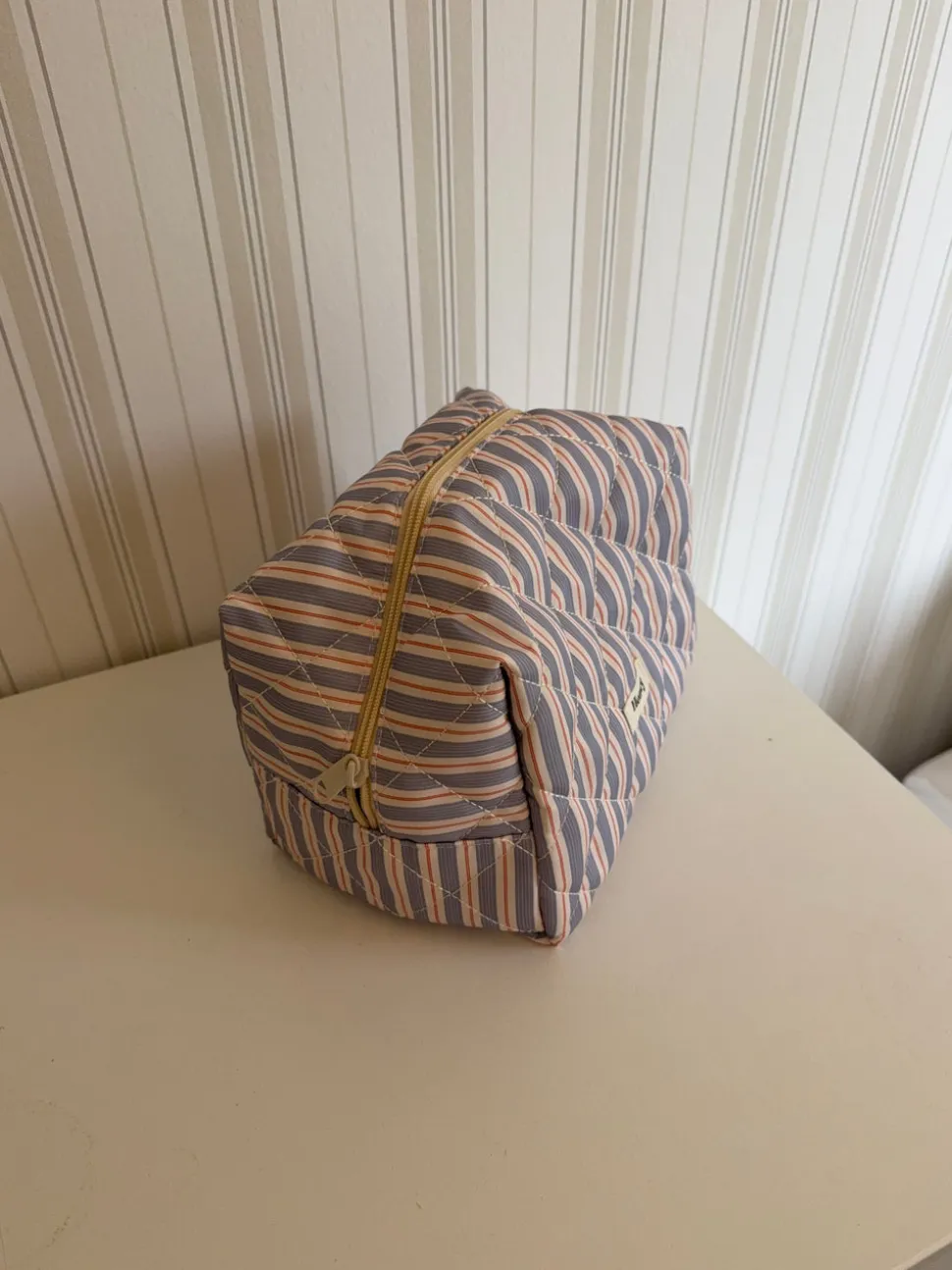 Honey stor toilettaske - Blå med striber i hvid/rød