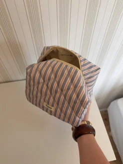 Honey stor toilettaske - Blå med striber i hvid/rød