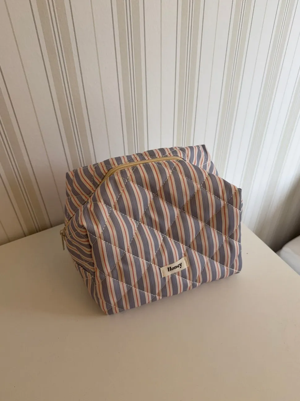Honey stor toilettaske - Blå med striber i hvid/rød