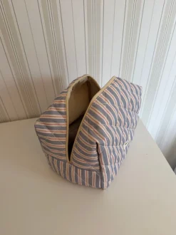Honey stor toilettaske - Blå med striber i hvid/rød