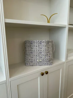 Honey stor toilettaske - Hvid med lilla konkylier