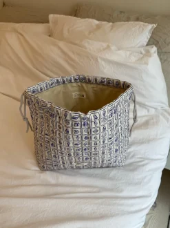 Honey stor toilettaske - Hvid med lilla konkylier
