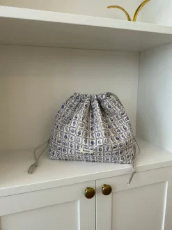 Honey stor toilettaske - Hvid med lilla konkylier