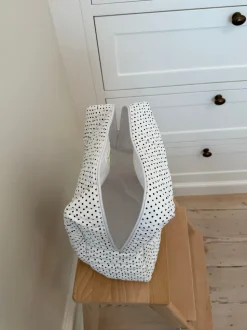 Honey stor toilettaske - Hvid med polka prikker