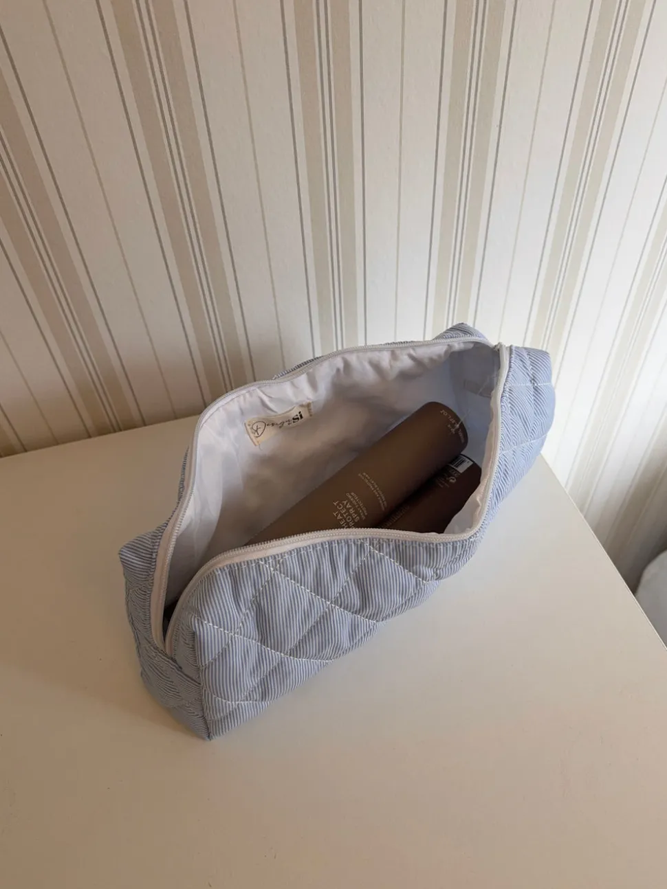 Honey stor toilettaske med striber - Lyseblå/hvid