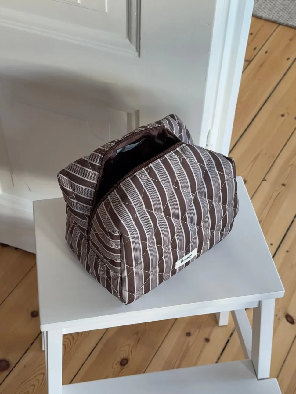 Honey stor toilettaske med striber - Brun/hvid