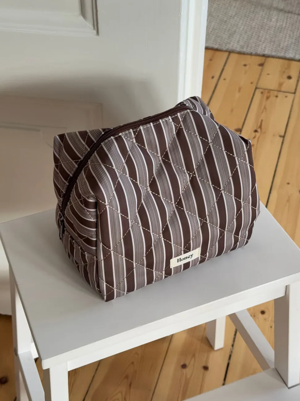 Honey stor toilettaske med striber - Brun/hvid