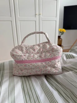 Honey stor toilettaske med hank - Hvid/lyserøde blomster