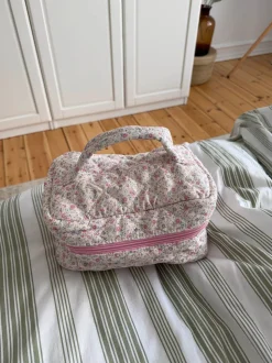Honey stor toilettaske med hank - Hvid/lyserøde blomster