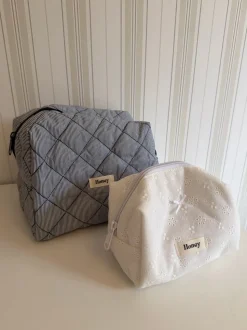 Honey stor toilettaske med striber - Mørkeblå/hvid
