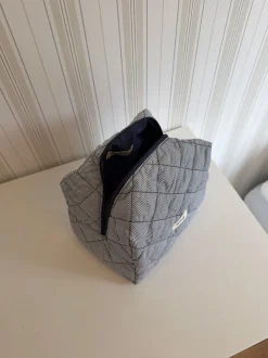 Honey stor toilettaske med striber - Mørkeblå/hvid