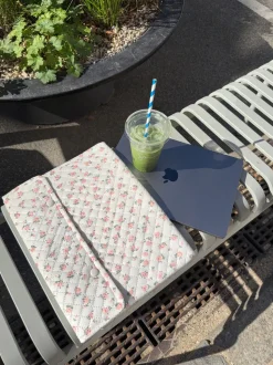 Hyld computer sleeve - Hvid med lyserøde blomster